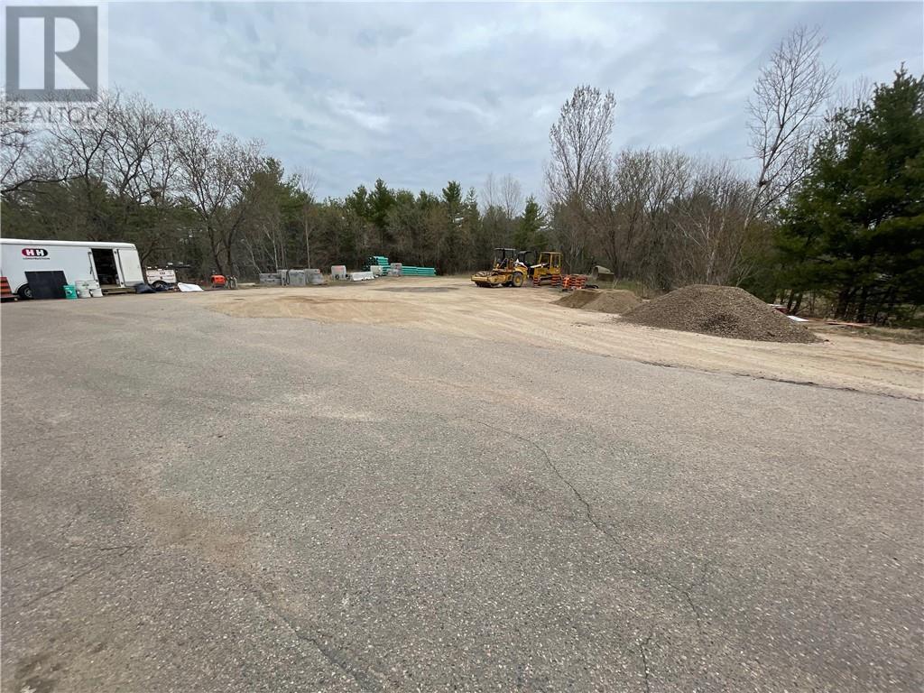 For lease 3532 PETAWAWA BOULEVARD, Petawawa, Ontario K8A1W9 1083830