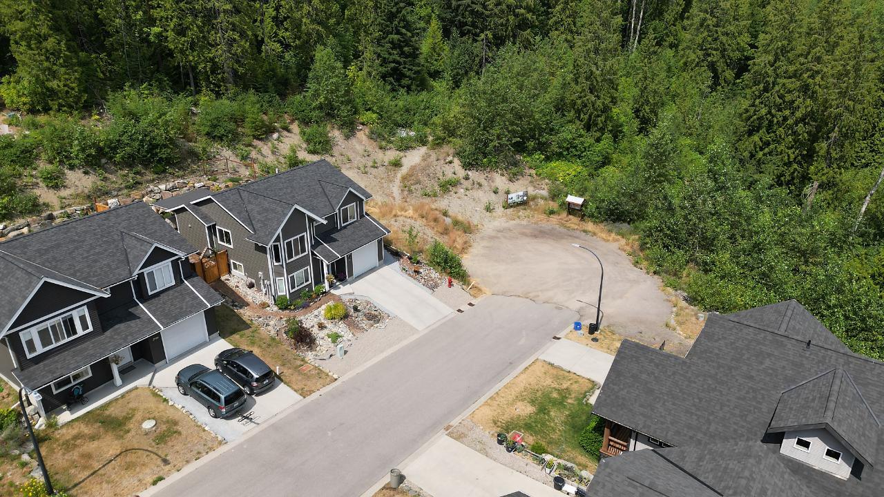 For sale 2812 CEDAR CRESCENT, Rossland, British Columbia V0G1Y0