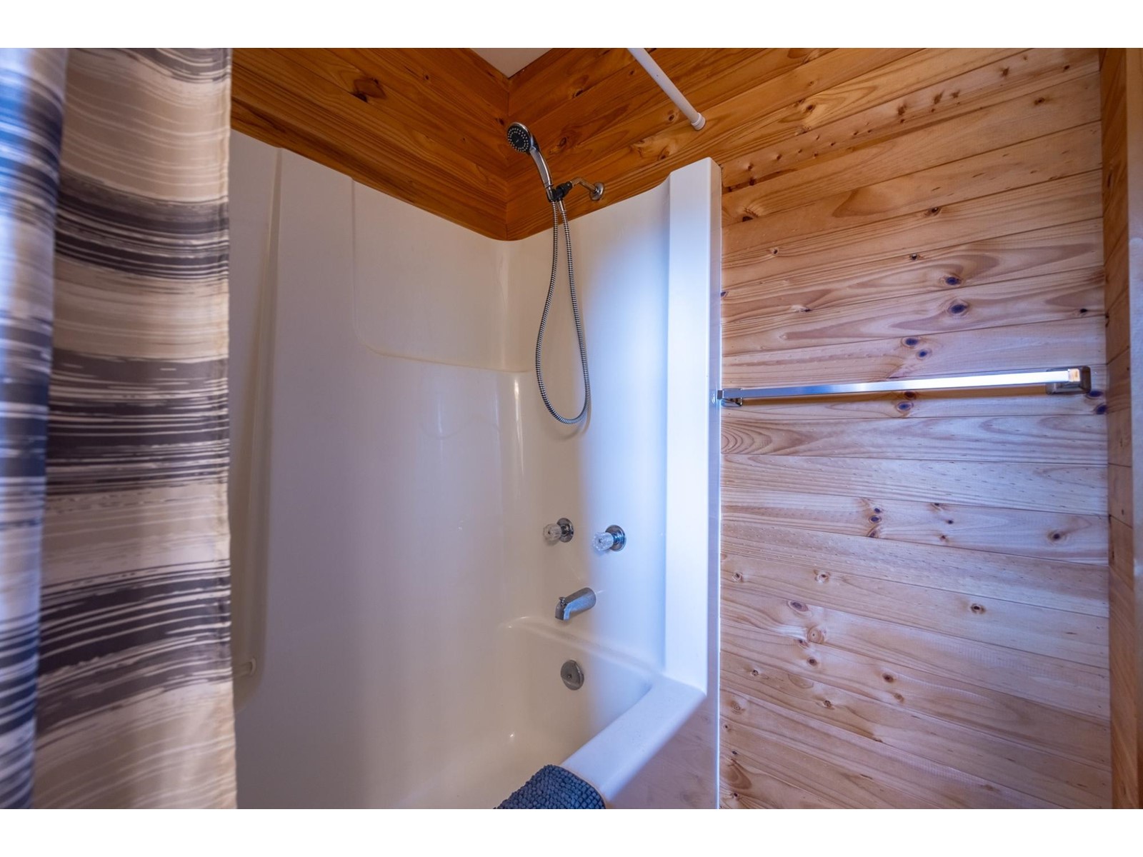 For sale 1097 LAKEVIEW ARROW CREEK ROAD, Creston, British Columbia