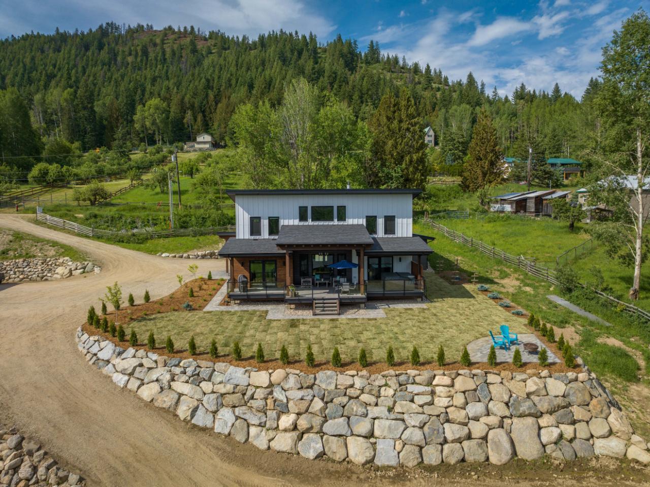 For sale 2993 HAPPY VALLEY ROAD, Rossland, British Columbia V0G1Y0 2468508 REALTOR.ca