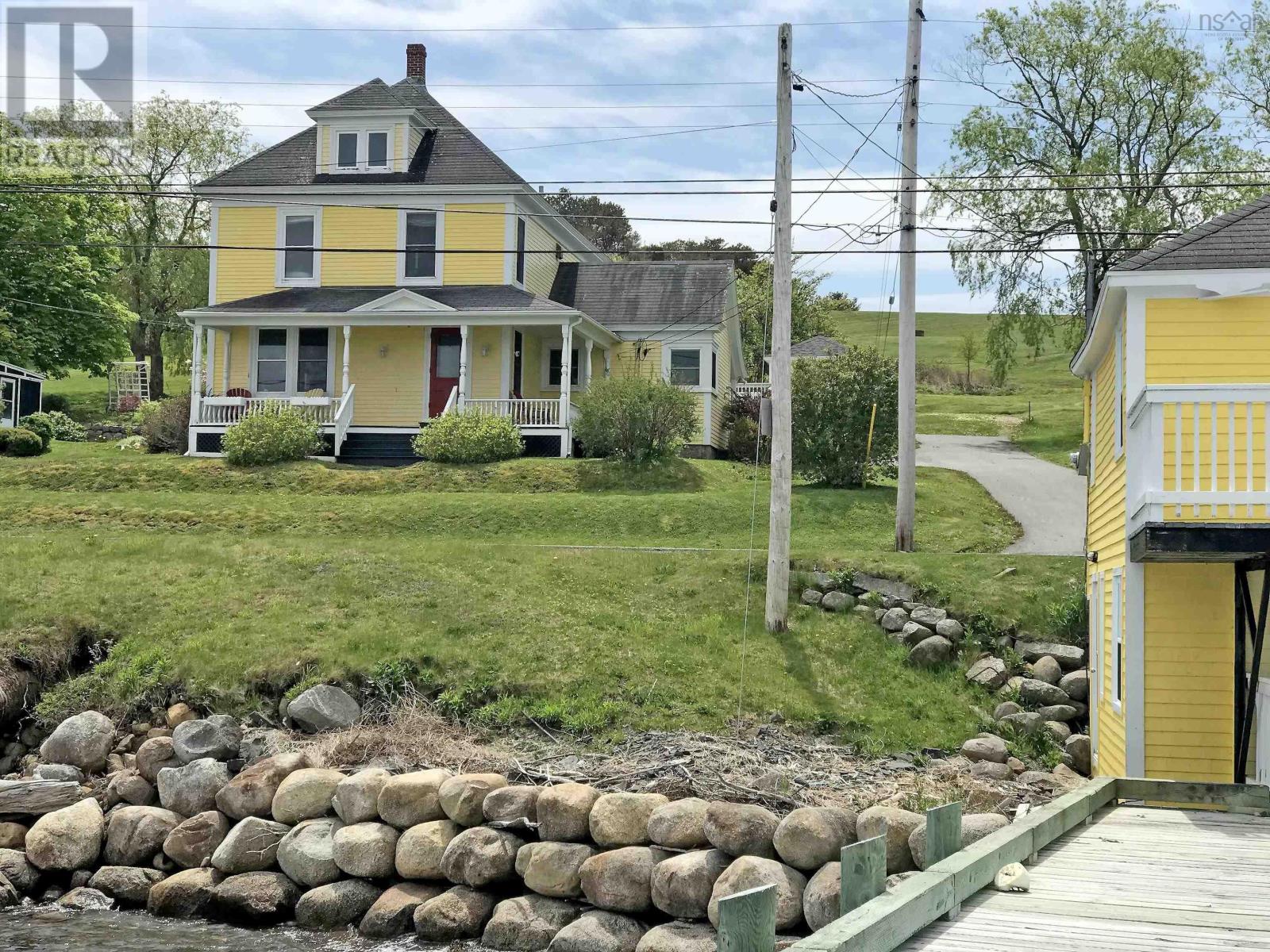 For sale 9114 3 Highway, 997 Main St Mahone Bay, Maders Cove, Nova