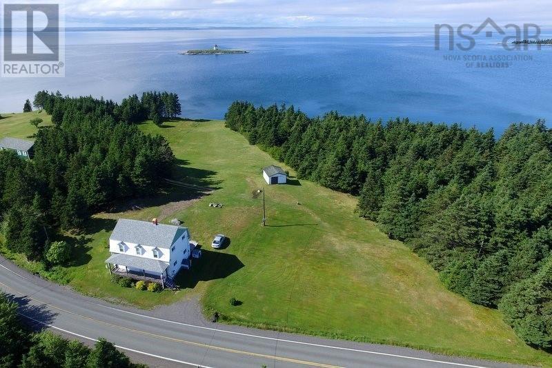 À vendre 5516 Highway 16 Highway, Queensport, NouvelleÉcosse B0H1N0