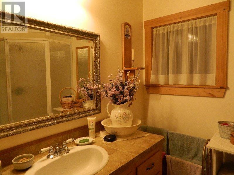 For sale 2540 SALOOMPT ROAD, Bella Coola, British Columbia V0T1H0