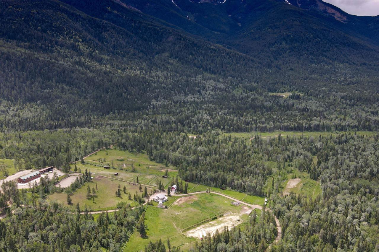 For sale 3054 HOULGRAVE RD, Invermere Rural, British Columbia V0A1K5