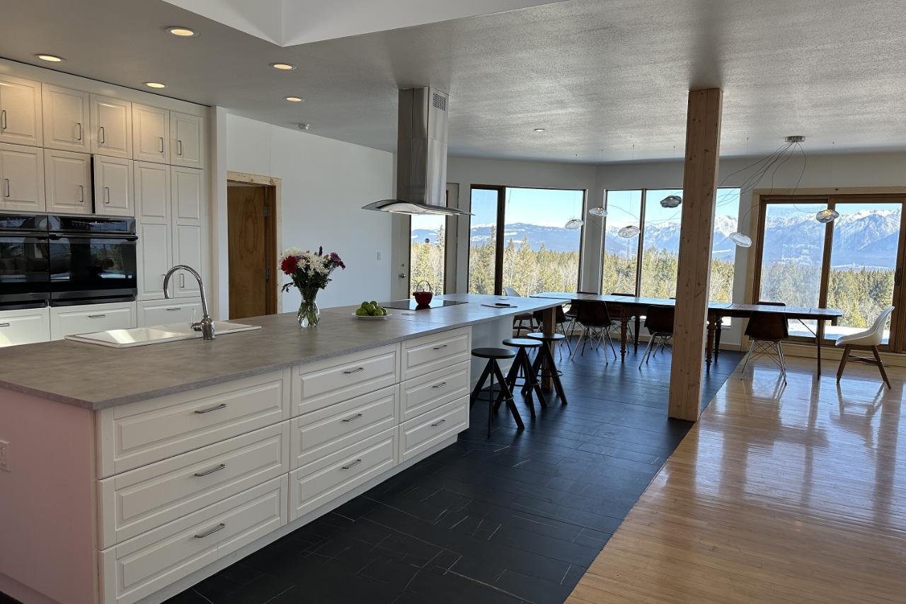 For sale 3054 HOULGRAVE RD, Invermere Rural, British Columbia V0A1K5