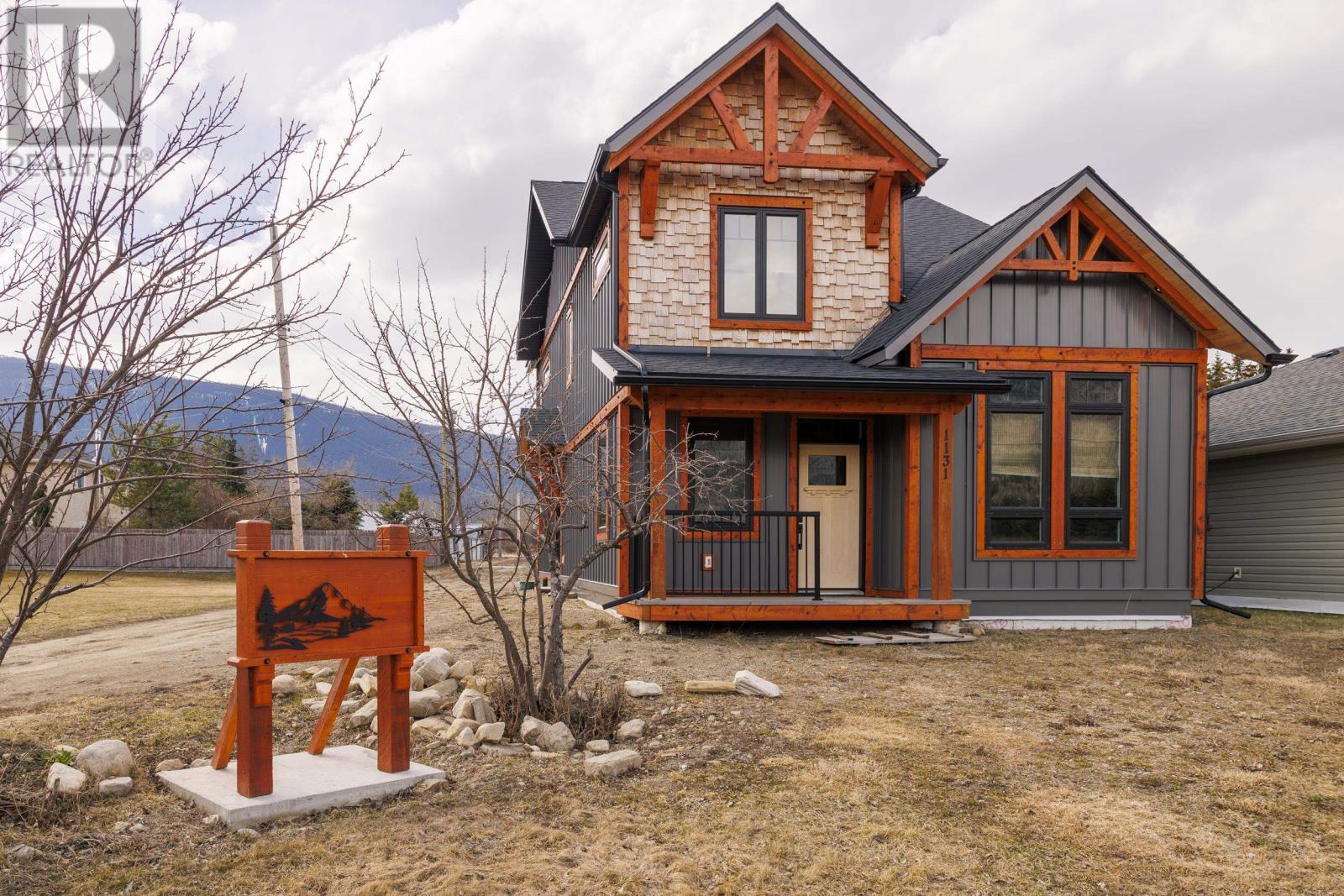 For sale 1131 2ND AVENUE, McBride, British Columbia V0J2E0 R2775937