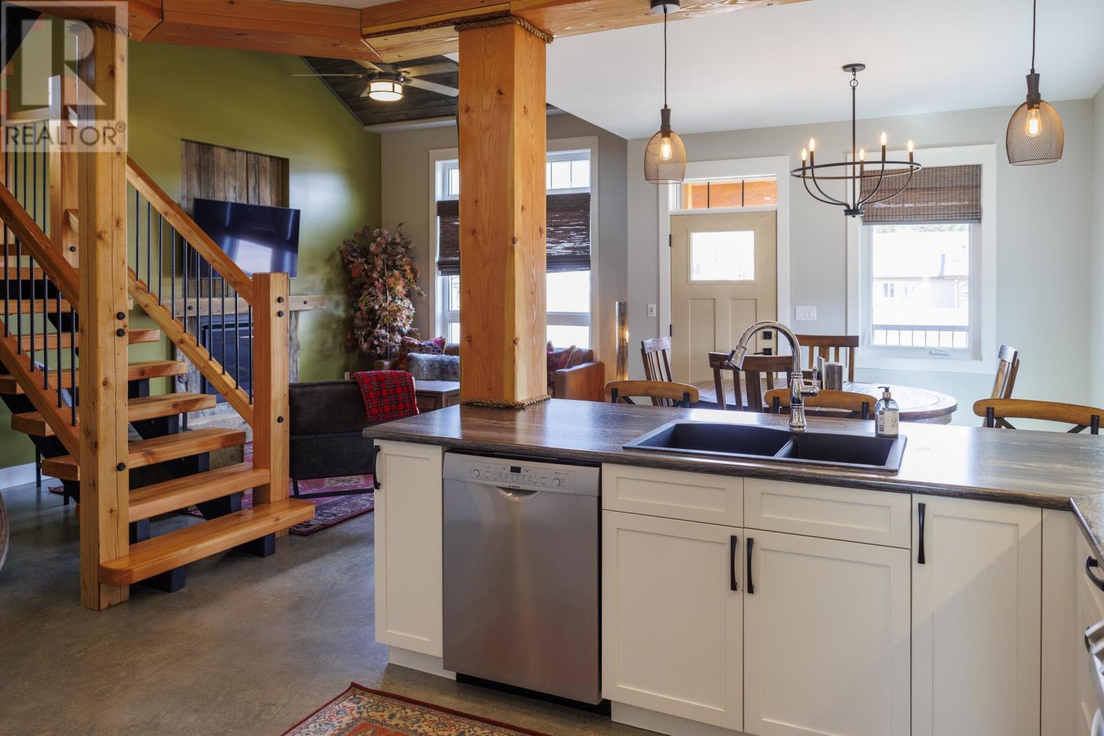 For sale 1131 2ND AVENUE, McBride, British Columbia V0J2E0 R2775937 REALTOR.ca