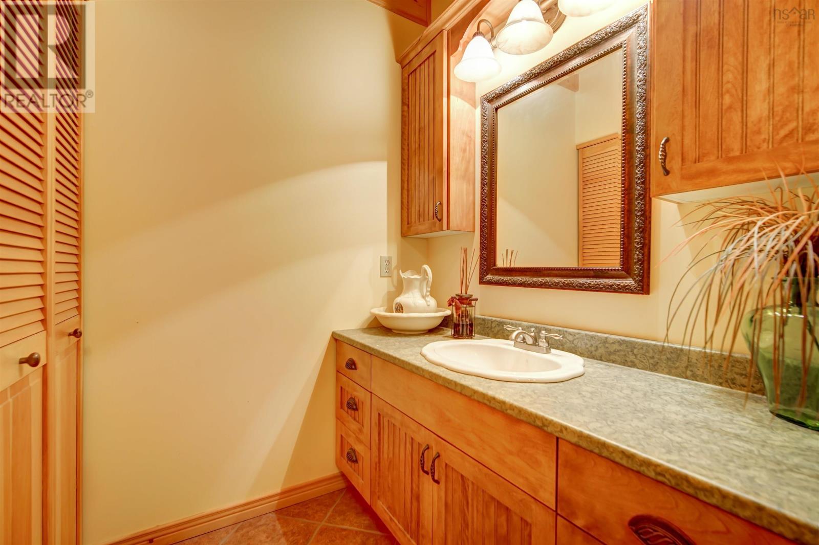 For sale 3447 Highway 2, Fall River, Nova Scotia B2T1J2 202225351