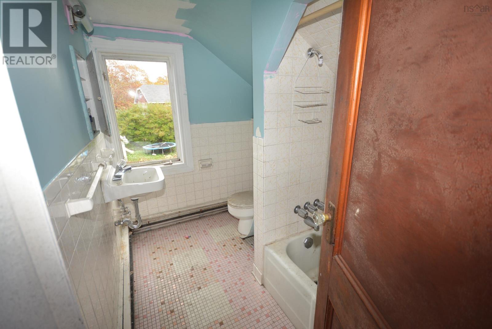 For sale 204 Herring Cove Road, Halifax, Nova Scotia B3P1K7