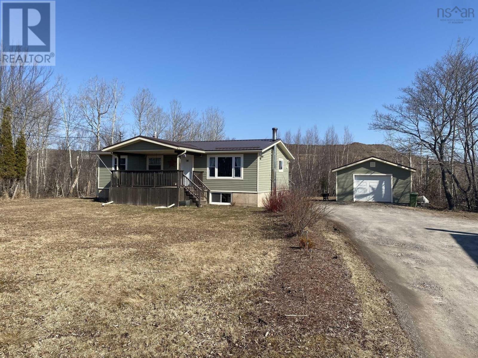 For sale 98 Acadia Avenue, Stellarton, Nova Scotia B0K1S0 202305955