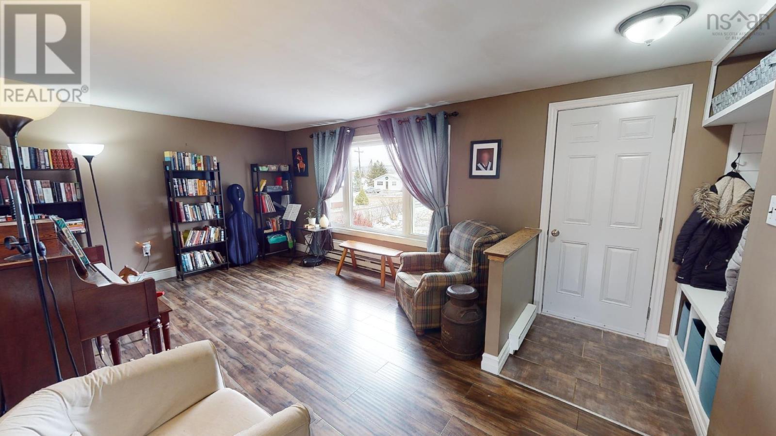 For sale 98 Acadia Avenue, Stellarton, Nova Scotia B0K1S0 202305955