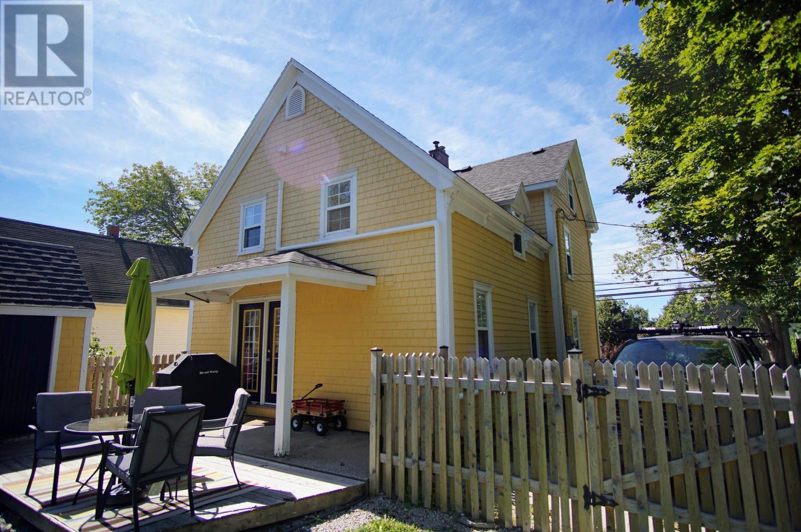 For sale 182 Water Street, Shelburne, Nova Scotia B0T1W0 202222783 REALTOR.ca