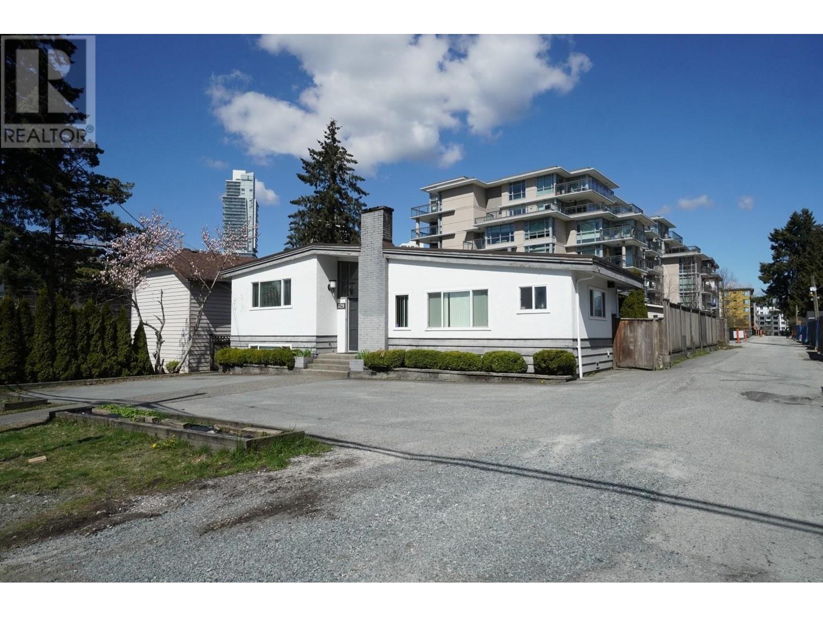 For sale 629 SMITH AVENUE, Coquitlam, British Columbia V3J2W5