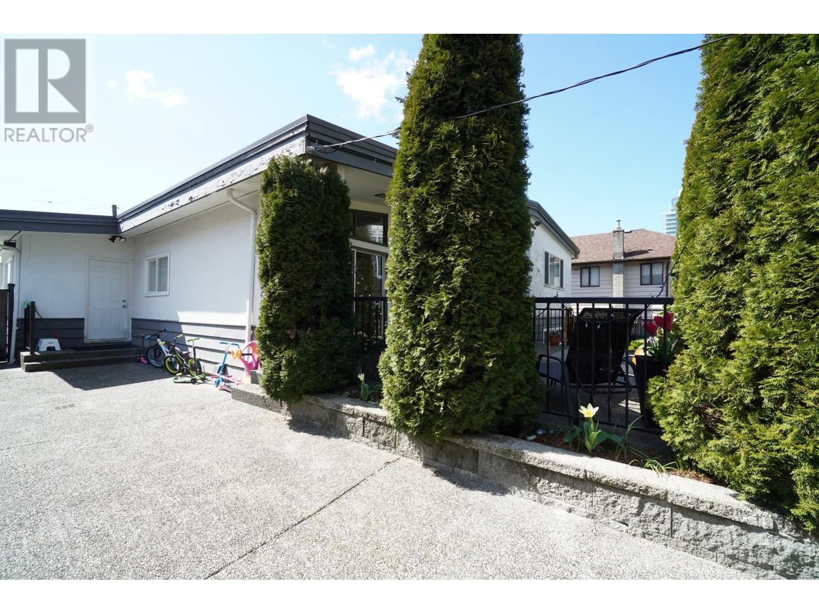 For sale 629 SMITH AVENUE, Coquitlam, British Columbia V3J2W5
