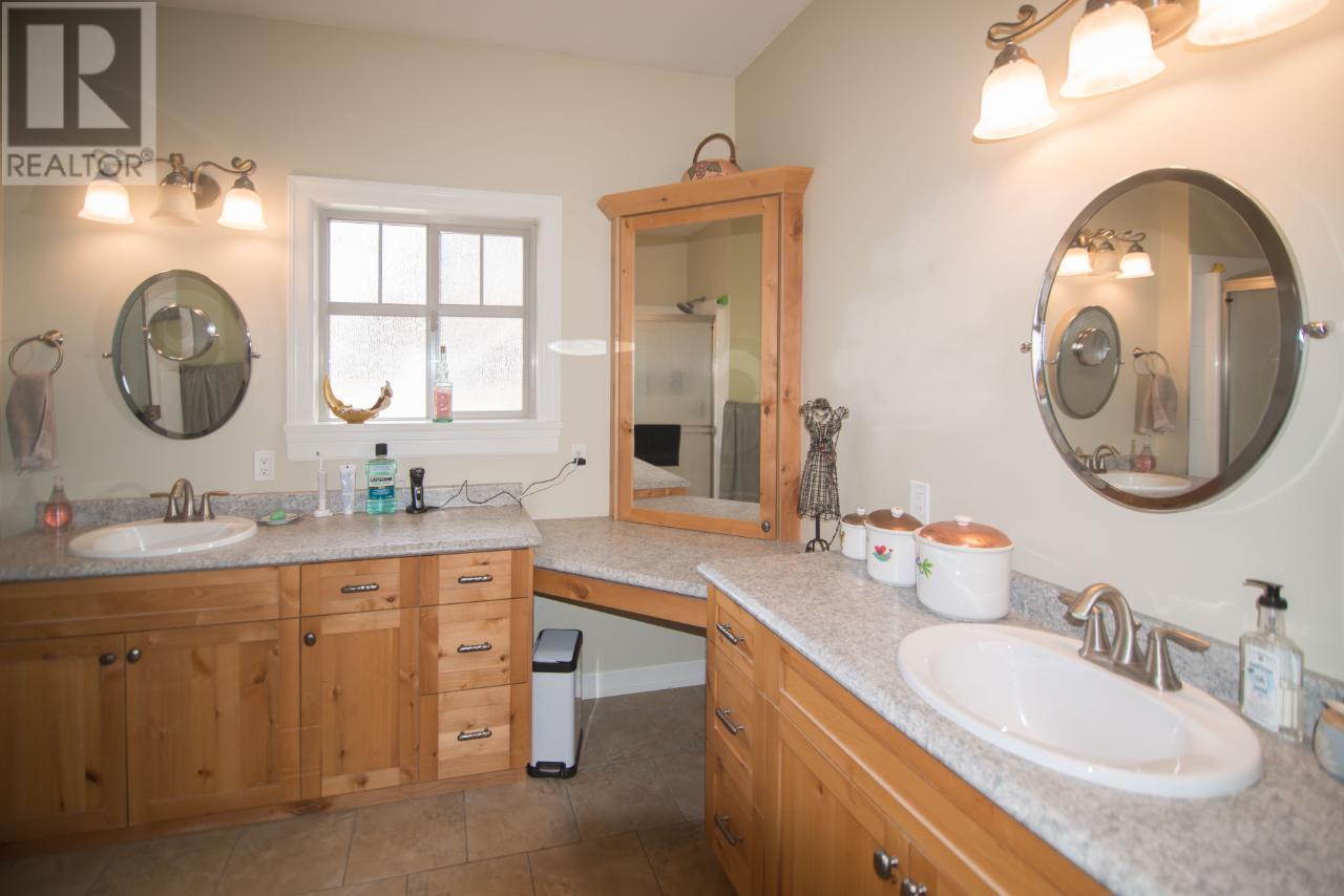 For sale 331 LINDEN ROAD, Logan Lake, British Columbia V0K1W0 173094