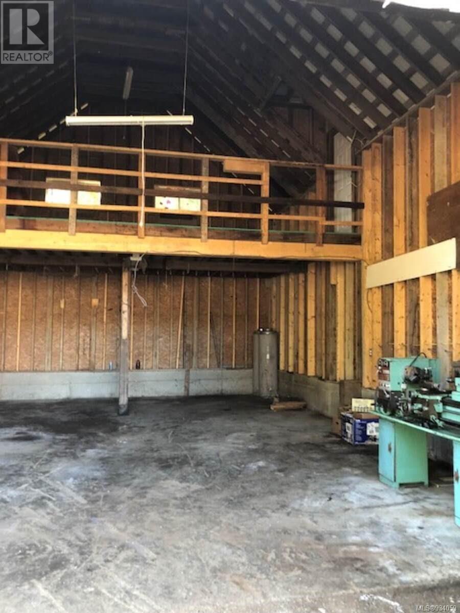 For sale: 1586 McKibbon Rd N, Errington, British Columbia V0R1V0 ...