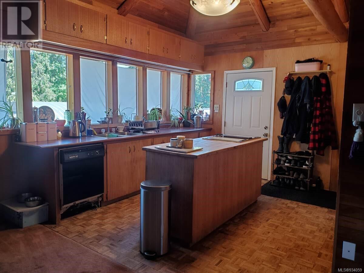 For sale: 1586 McKibbon Rd N, Errington, British Columbia V0R1V0 ...