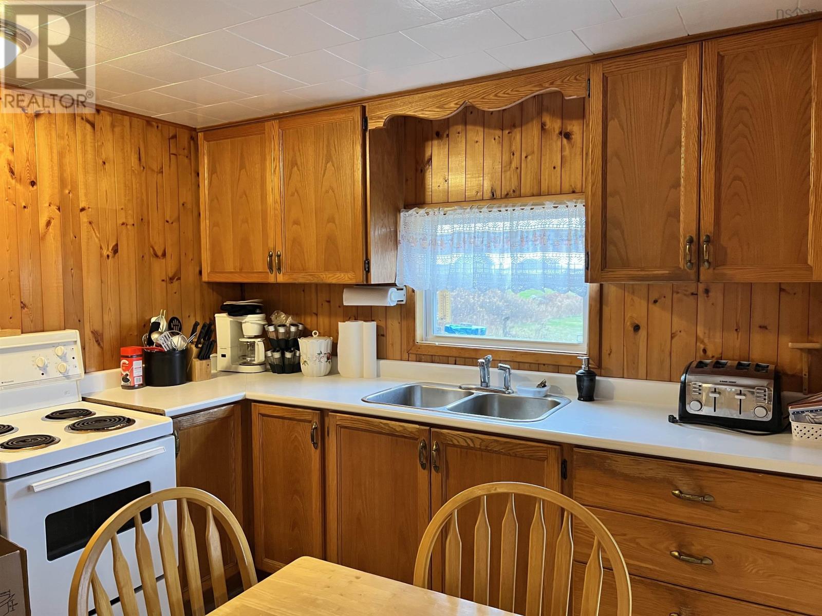 For sale 22 Beach View Drive, Port Bickerton, Nova Scotia B0J1A0