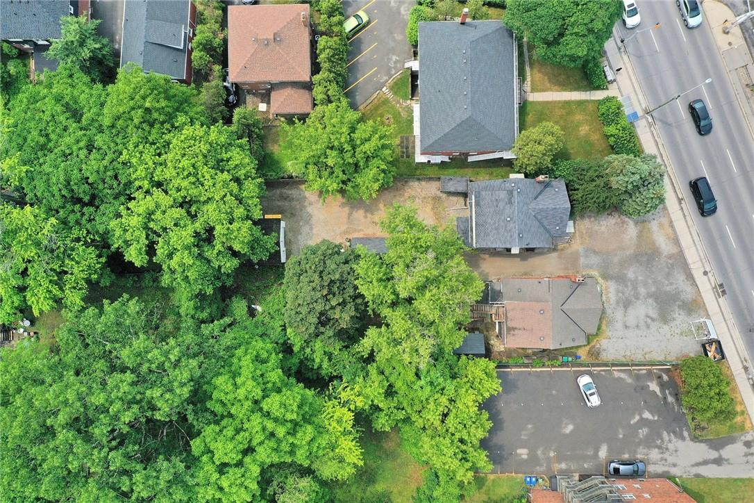 For sale 1261 Main Street W, Hamilton, Ontario L8S1C4 H4164295