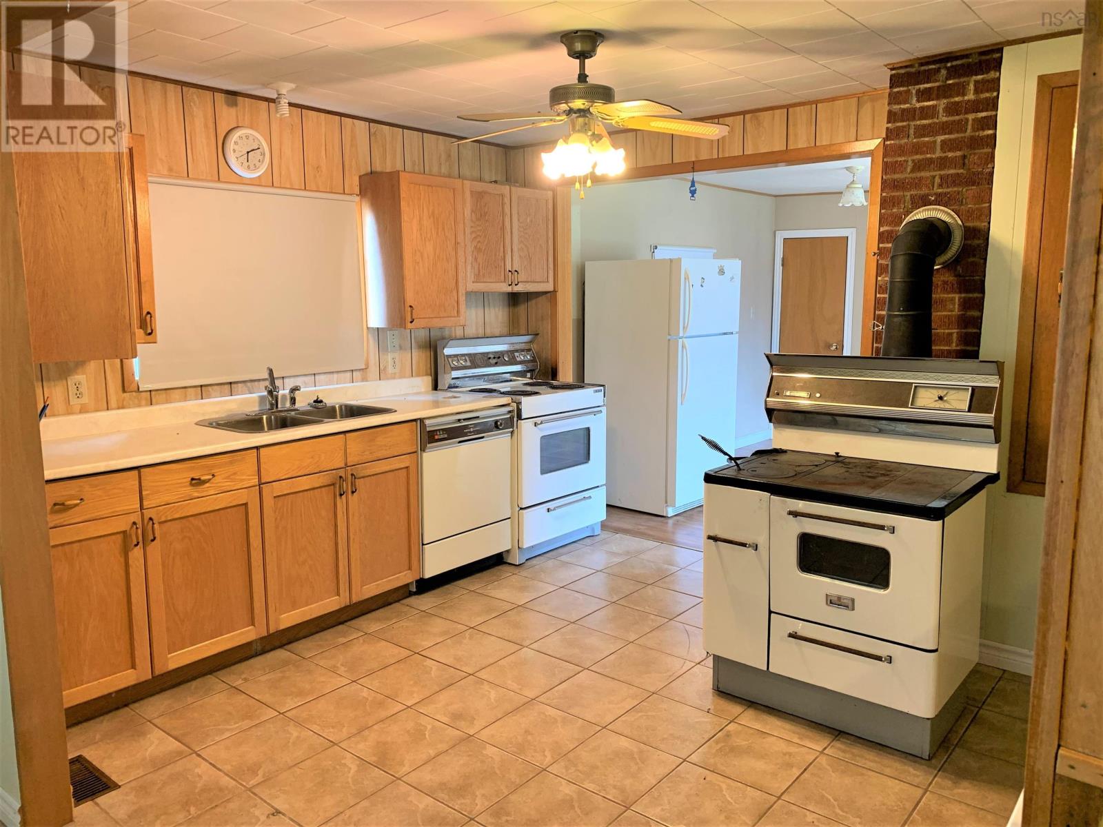 For sale 368 Hwy209 Highway, Apple River, Nova Scotia B0M1A0