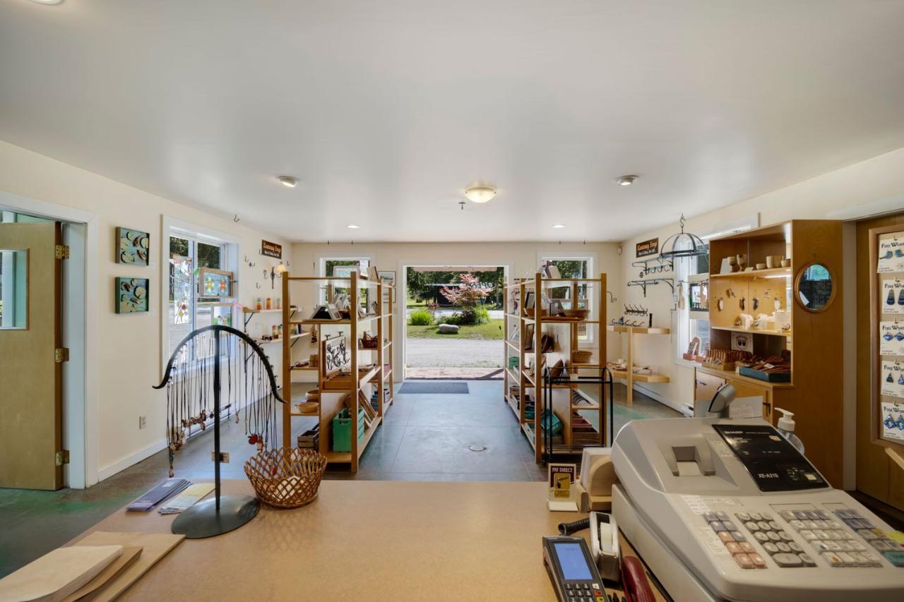 For sale 16095 HIGHWAY 3A, Crawford Bay / Riondel, British Columbia