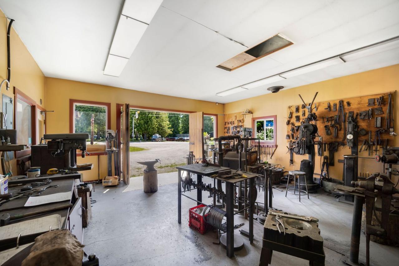 For sale 16095 HIGHWAY 3A, Crawford Bay / Riondel, British Columbia