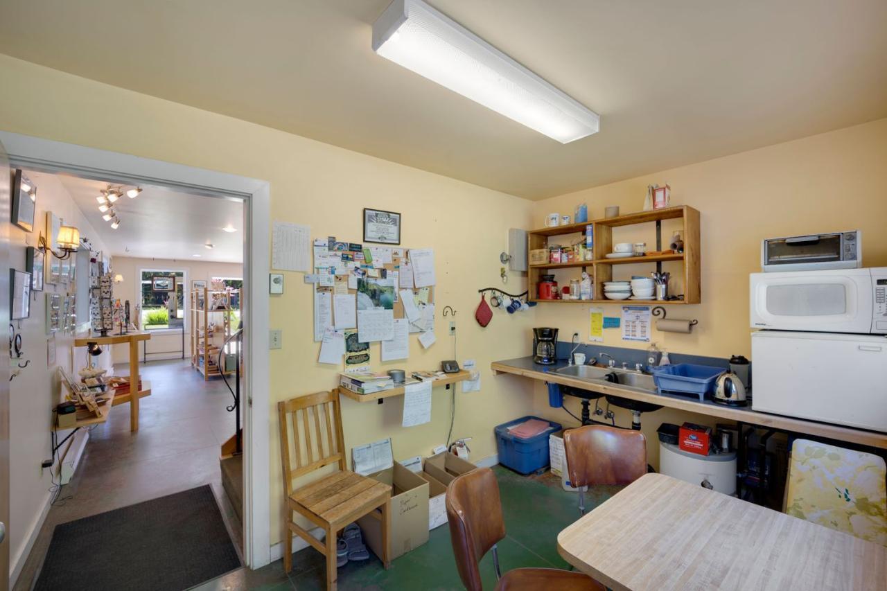 For sale 16095 HIGHWAY 3A, Crawford Bay / Riondel, British Columbia