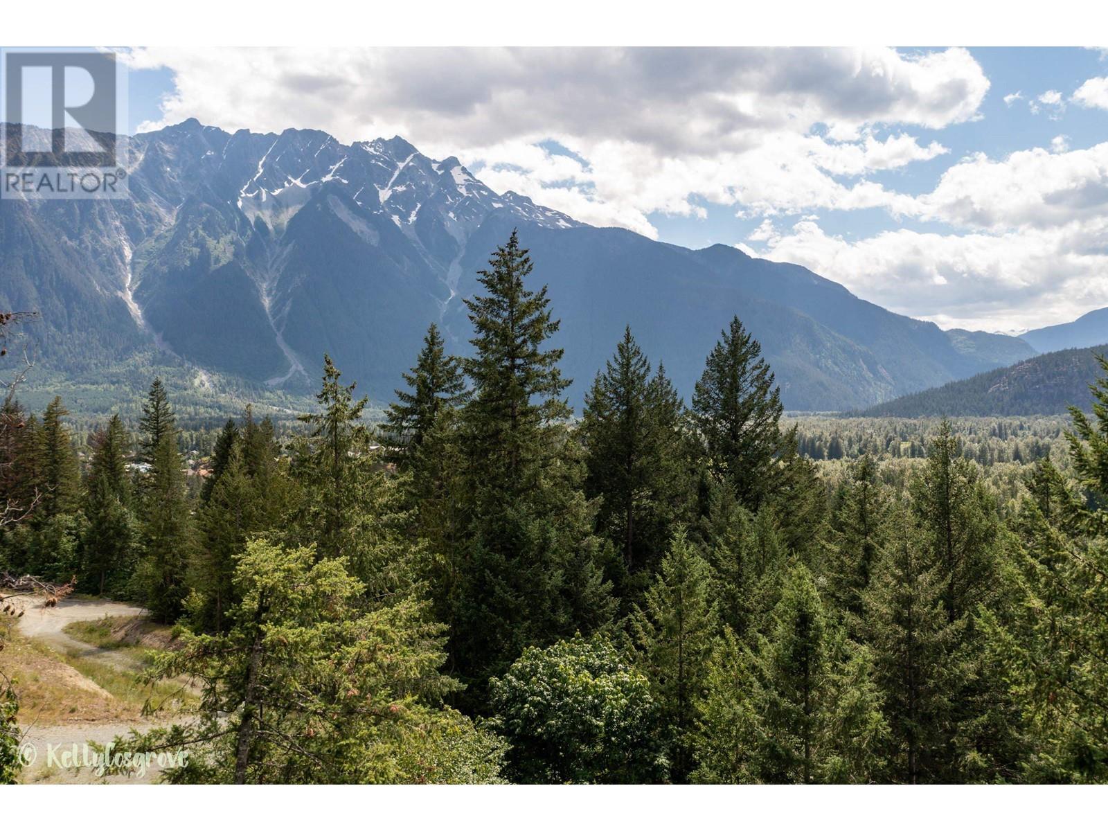 For sale 7506 PEBBLE CREEK DRIVE, Pemberton, British Columbia V0N2L1