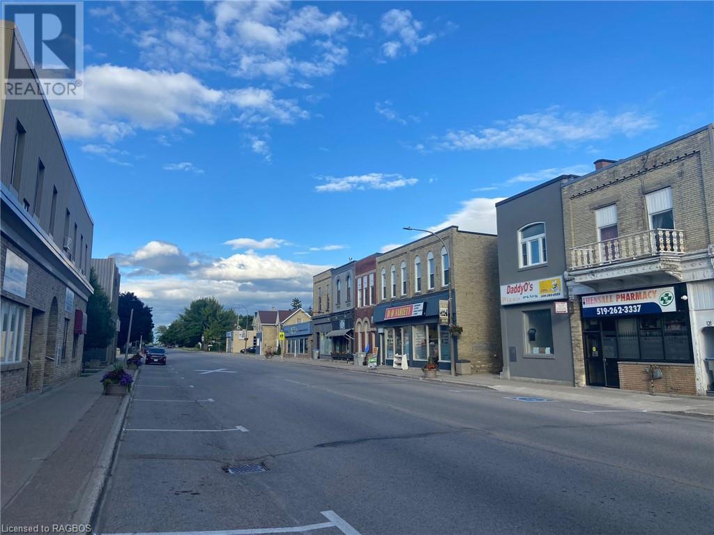 For sale 123125 KING Street, Hensall, Ontario N0M1X0 40449753