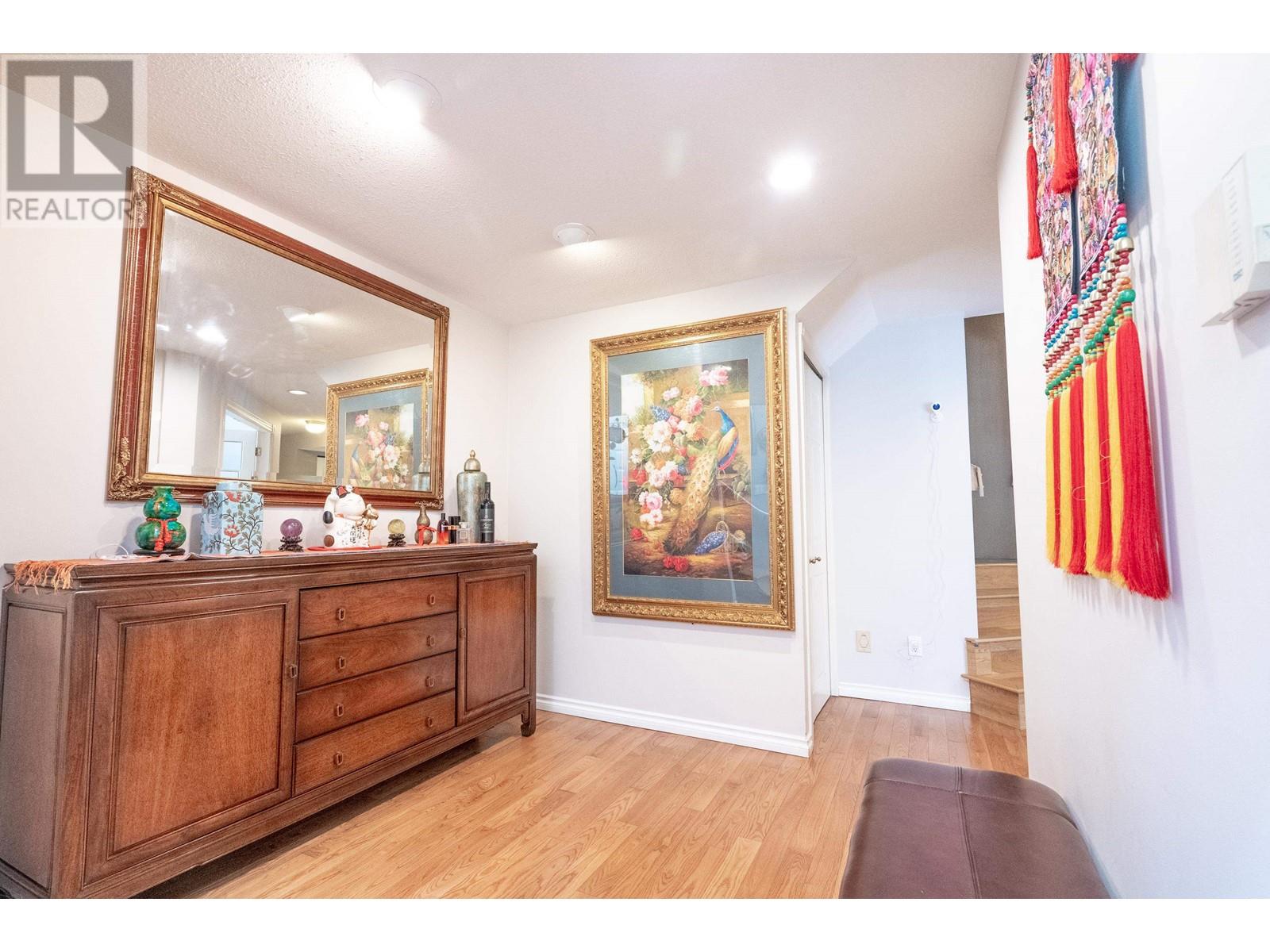 For sale 8591 SEAFAIR DRIVE, Richmond, British Columbia V7C1X7