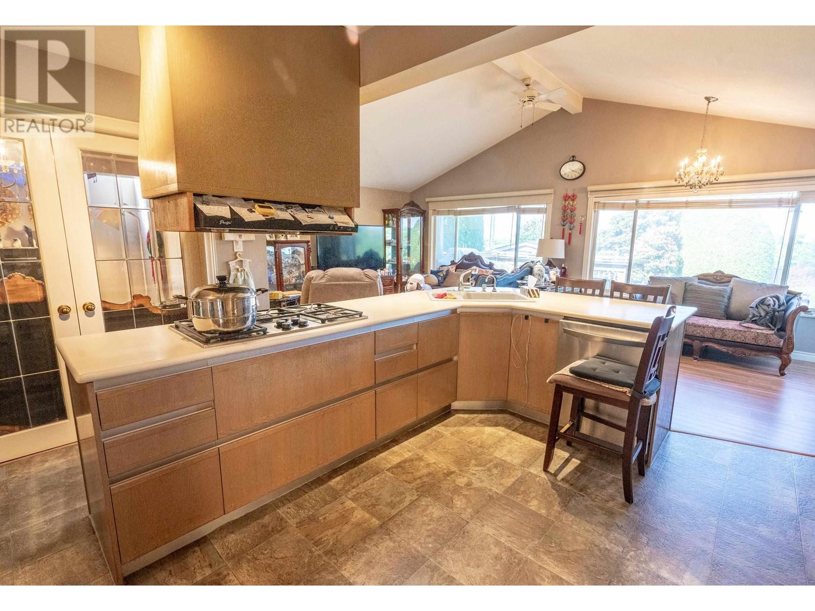 For sale 8591 SEAFAIR DRIVE, Richmond, British Columbia V7C1X7