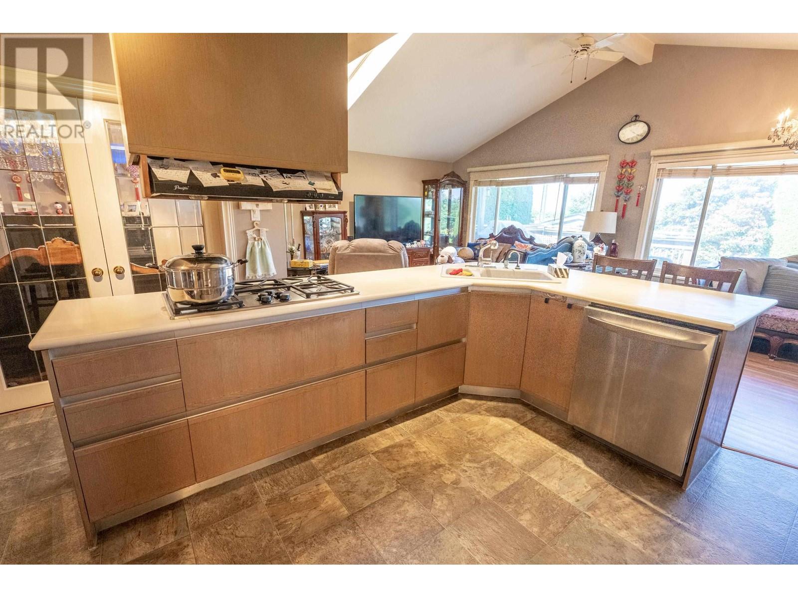 For sale 8591 SEAFAIR DRIVE, Richmond, British Columbia V7C1X7