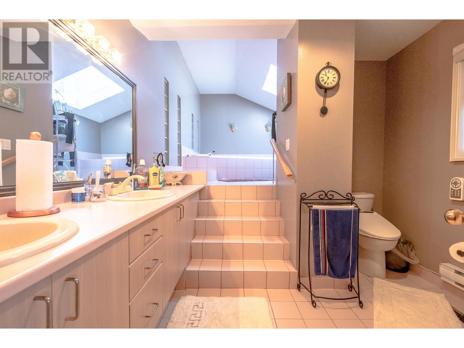 For sale 8591 SEAFAIR DRIVE, Richmond, British Columbia V7C1X7