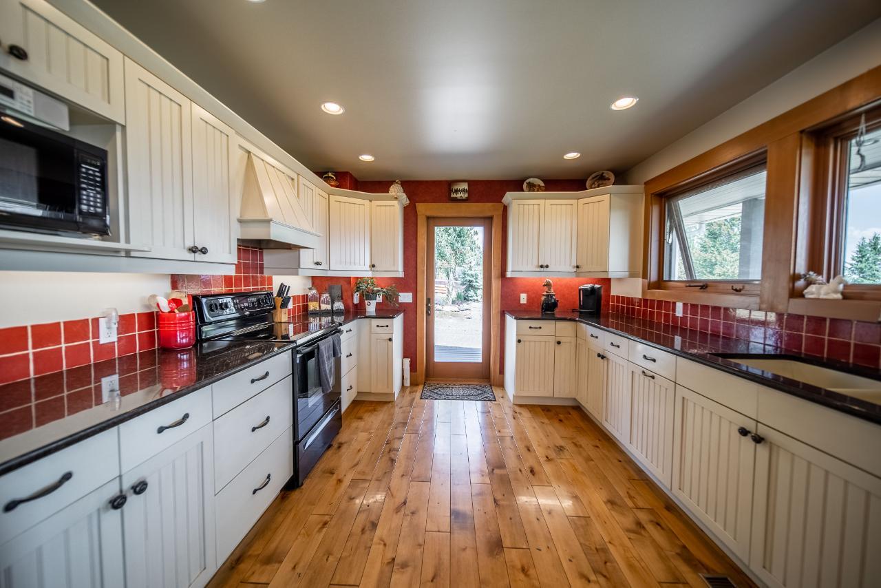 For sale 9656 CLEARVIEW ROAD, Cranbrook, British Columbia V1C7E2