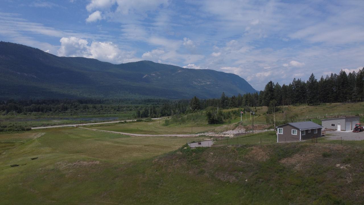 For sale 726 HIGHWAY 95, Spillimacheen, British Columbia V0A1P0