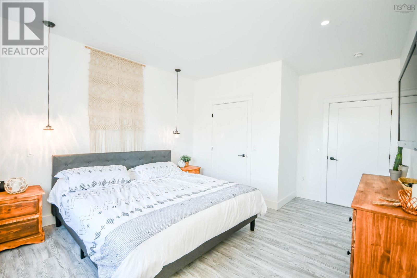 For sale 548 Cobequid Road, Lower Sackville, Nova Scotia B4C4G1