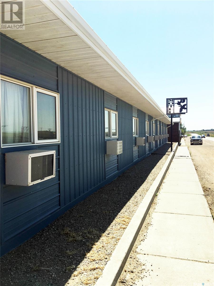 For sale 1 Main STREET, Lucky Lake, Saskatchewan S0L1Z0 SK938996