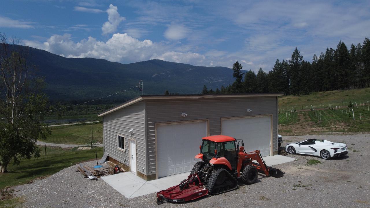 For sale 726 HIGHWAY 95, Spillimacheen, British Columbia V0A1P0