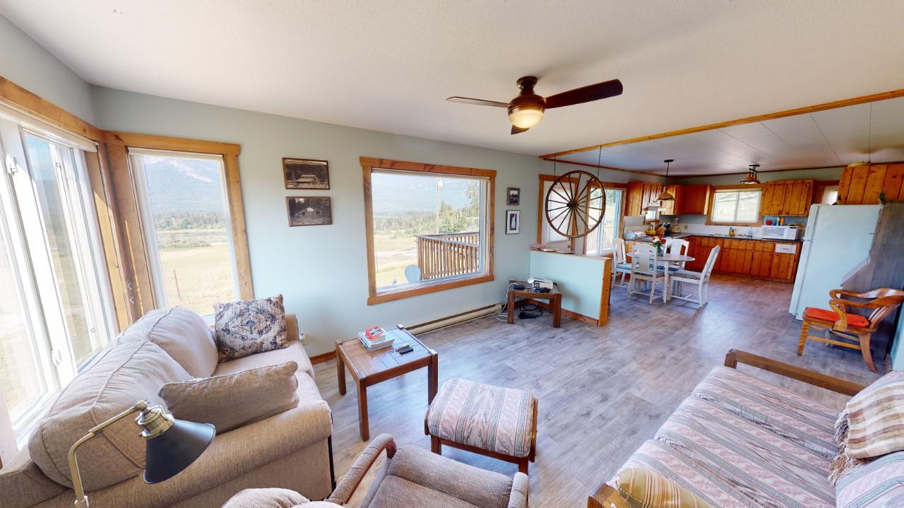 For sale 726 HIGHWAY 95, Spillimacheen, British Columbia V0A1P0