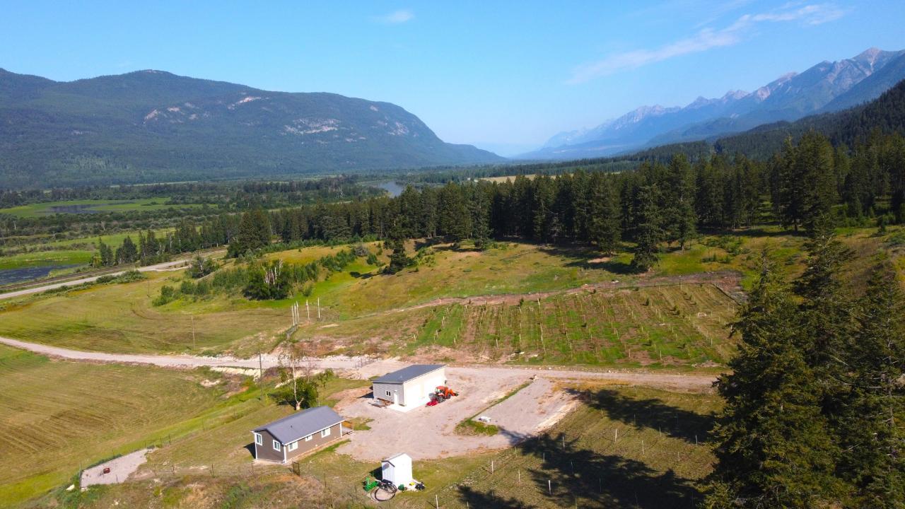 For sale 726 HIGHWAY 95, Spillimacheen, British Columbia V0A1P0