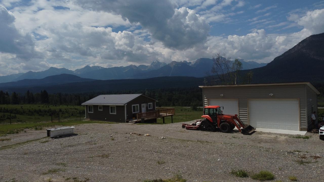For sale 726 HIGHWAY 95, Spillimacheen, British Columbia V0A1P0