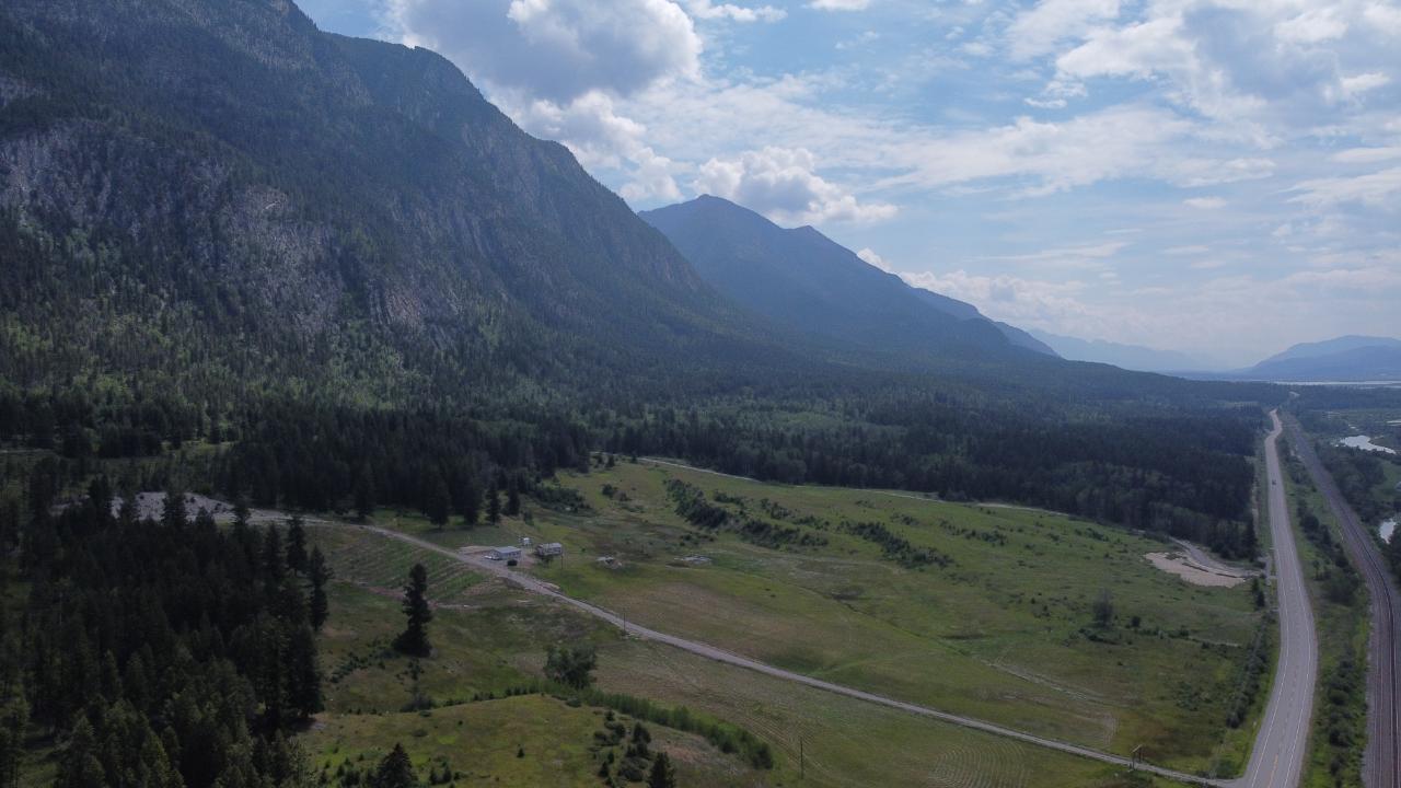 For sale 726 HIGHWAY 95, Spillimacheen, British Columbia V0A1P0