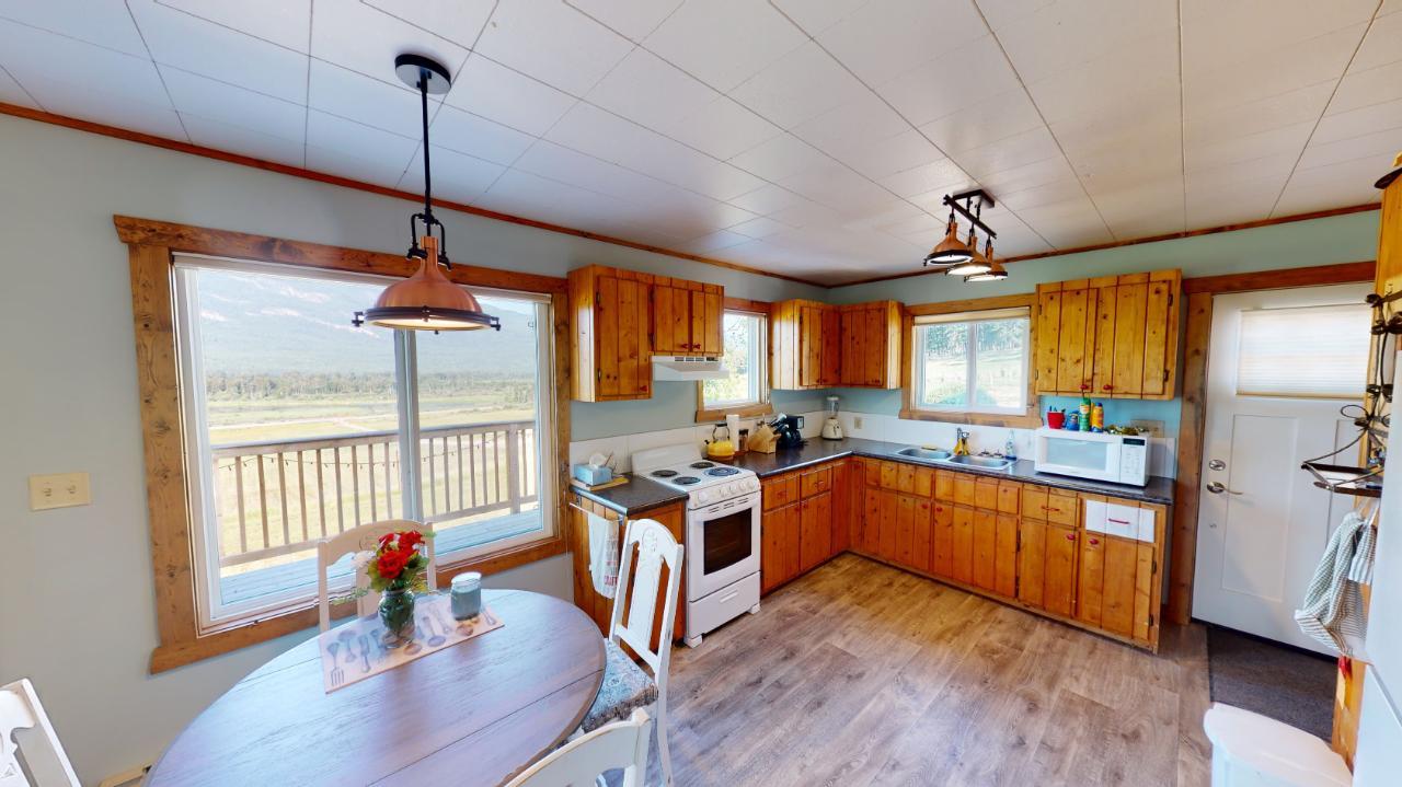 For sale 726 HIGHWAY 95, Spillimacheen, British Columbia V0A1P0