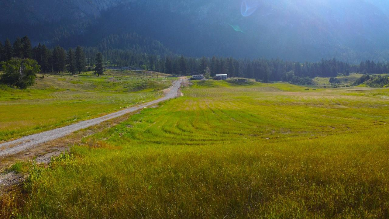 For sale 726 HIGHWAY 95, Spillimacheen, British Columbia V0A1P0