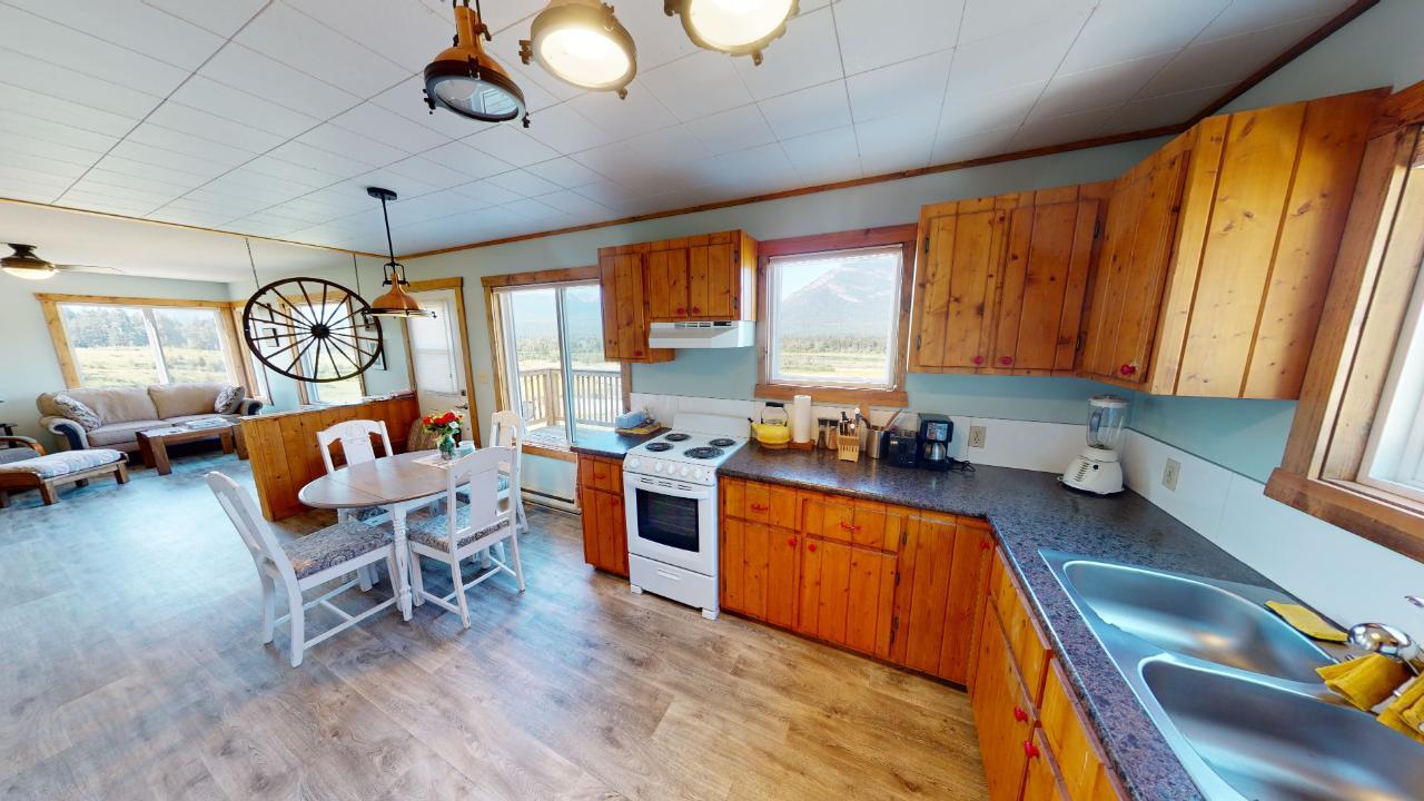 For sale 726 HIGHWAY 95, Spillimacheen, British Columbia V0A1P0