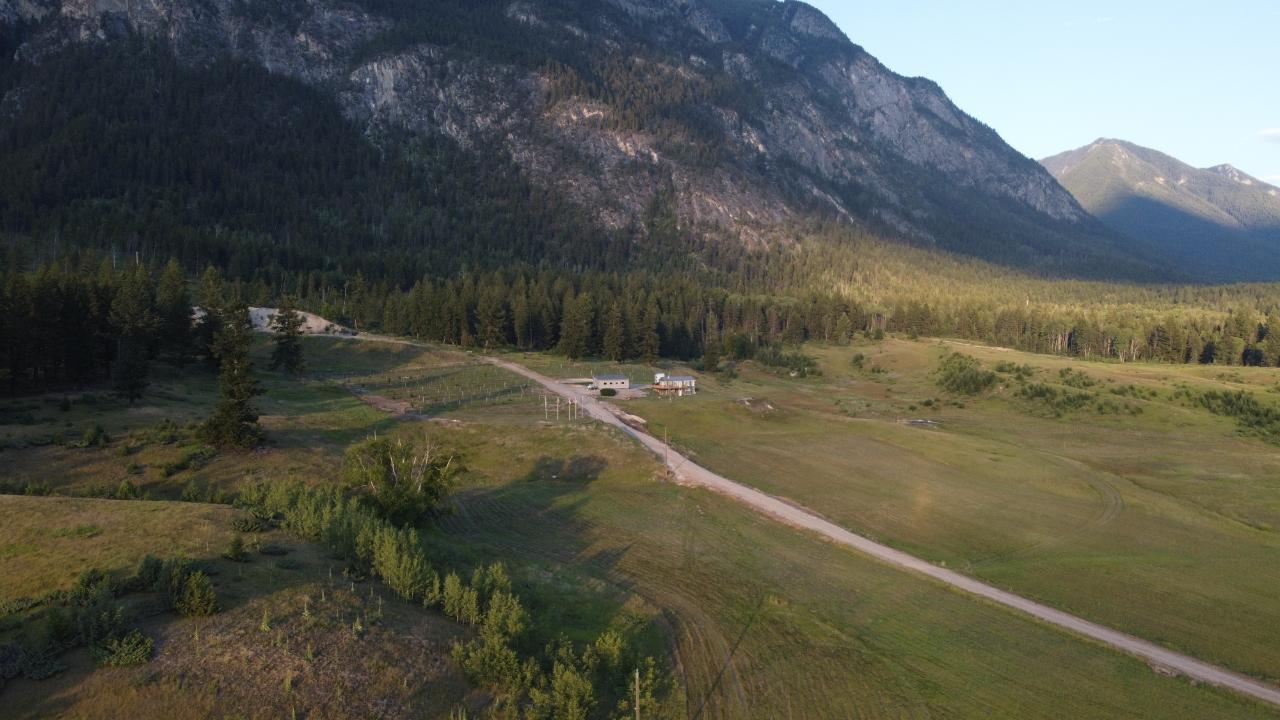 For sale 726 HIGHWAY 95, Spillimacheen, British Columbia V0A1P0