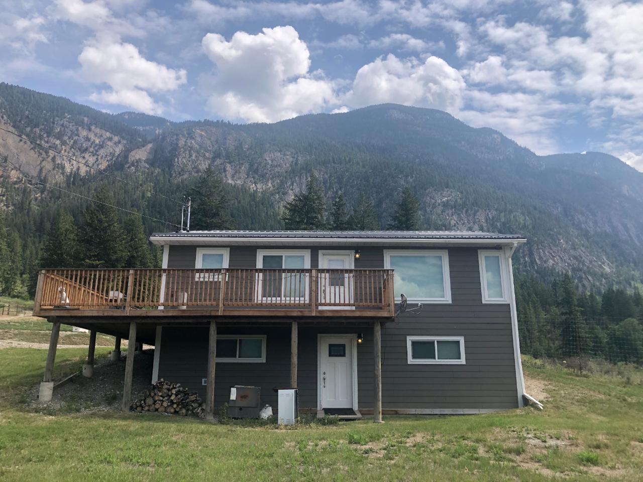 For sale 726 HIGHWAY 95, Spillimacheen, British Columbia V0A1P0