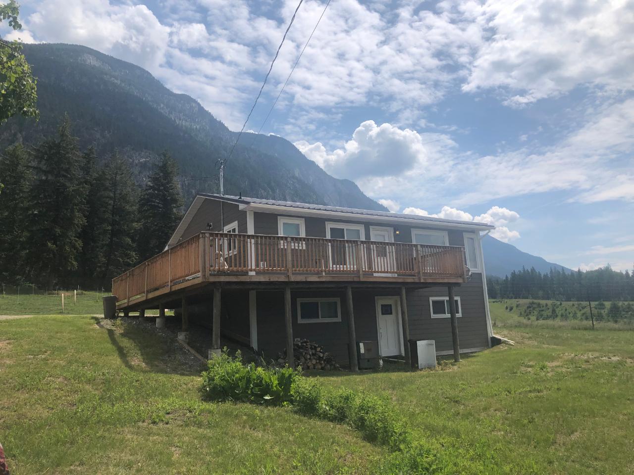 For sale 726 HIGHWAY 95, Spillimacheen, British Columbia V0A1P0