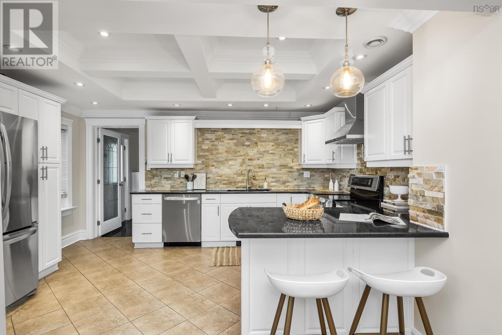 For sale 650 Shore Drive, Bedford, Nova Scotia B4A2E1 202315862