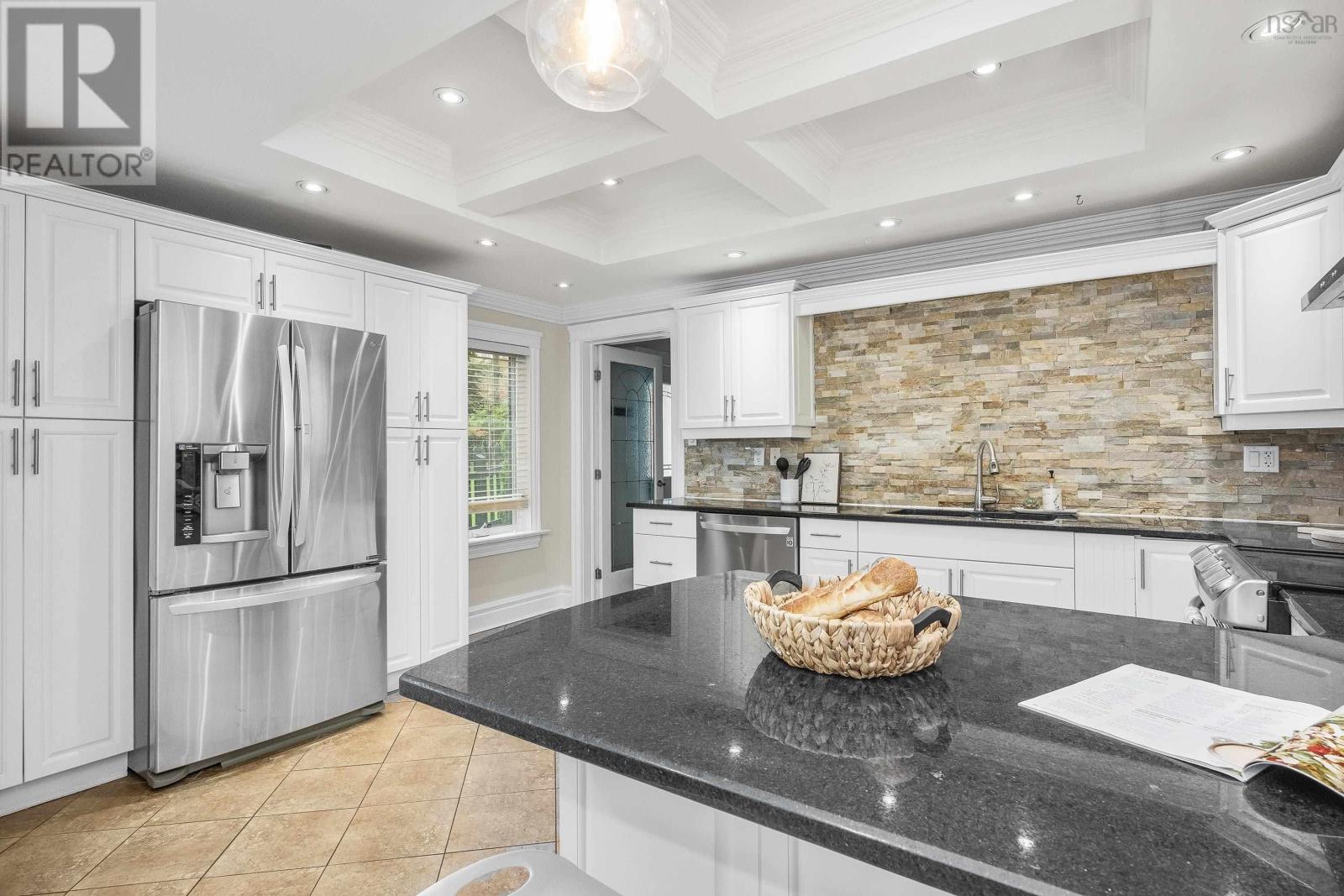 For sale 650 Shore Drive, Bedford, Nova Scotia B4A2E1 202315862